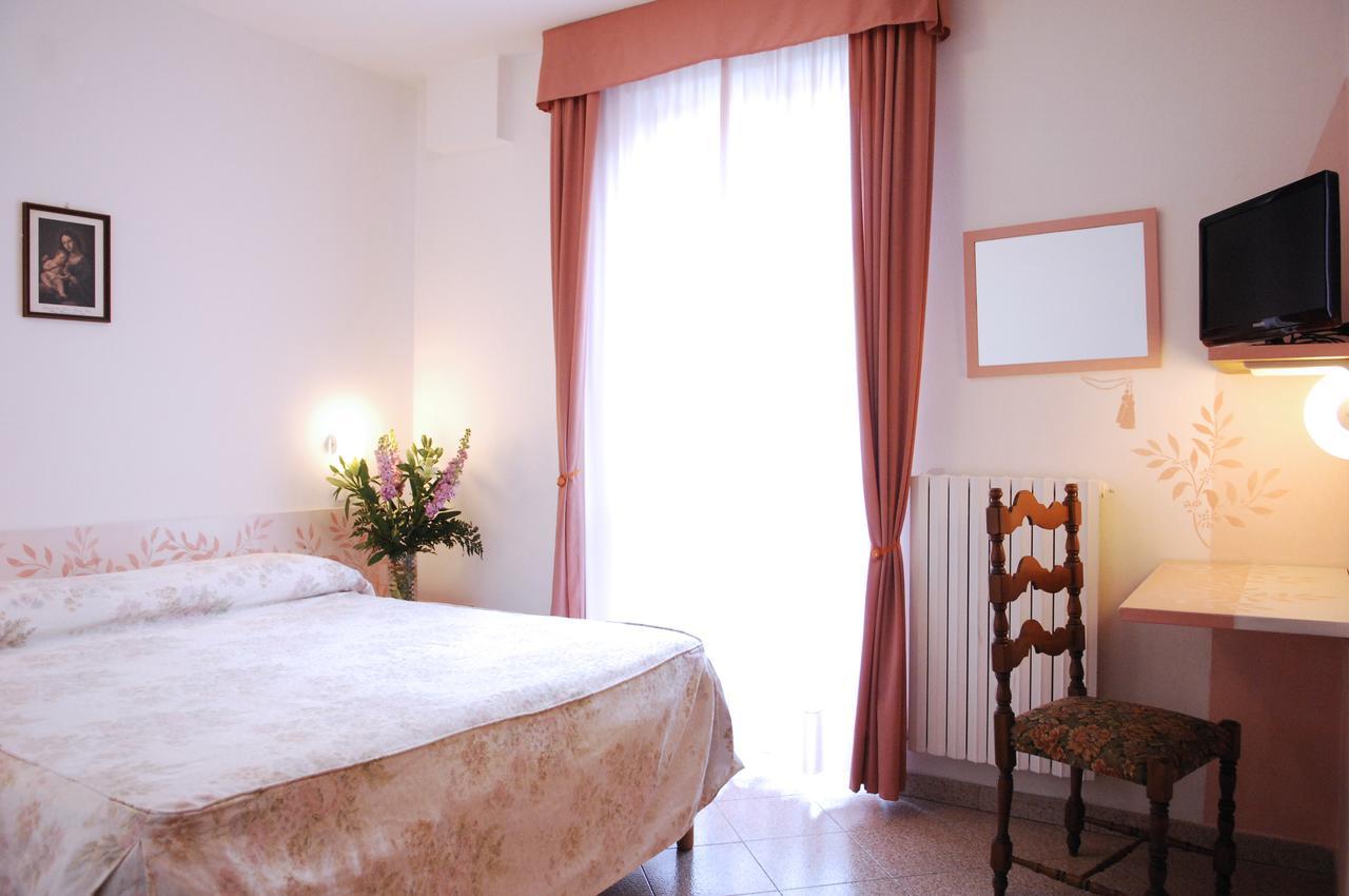 Hotel Piemontese Imperia Εξωτερικό φωτογραφία