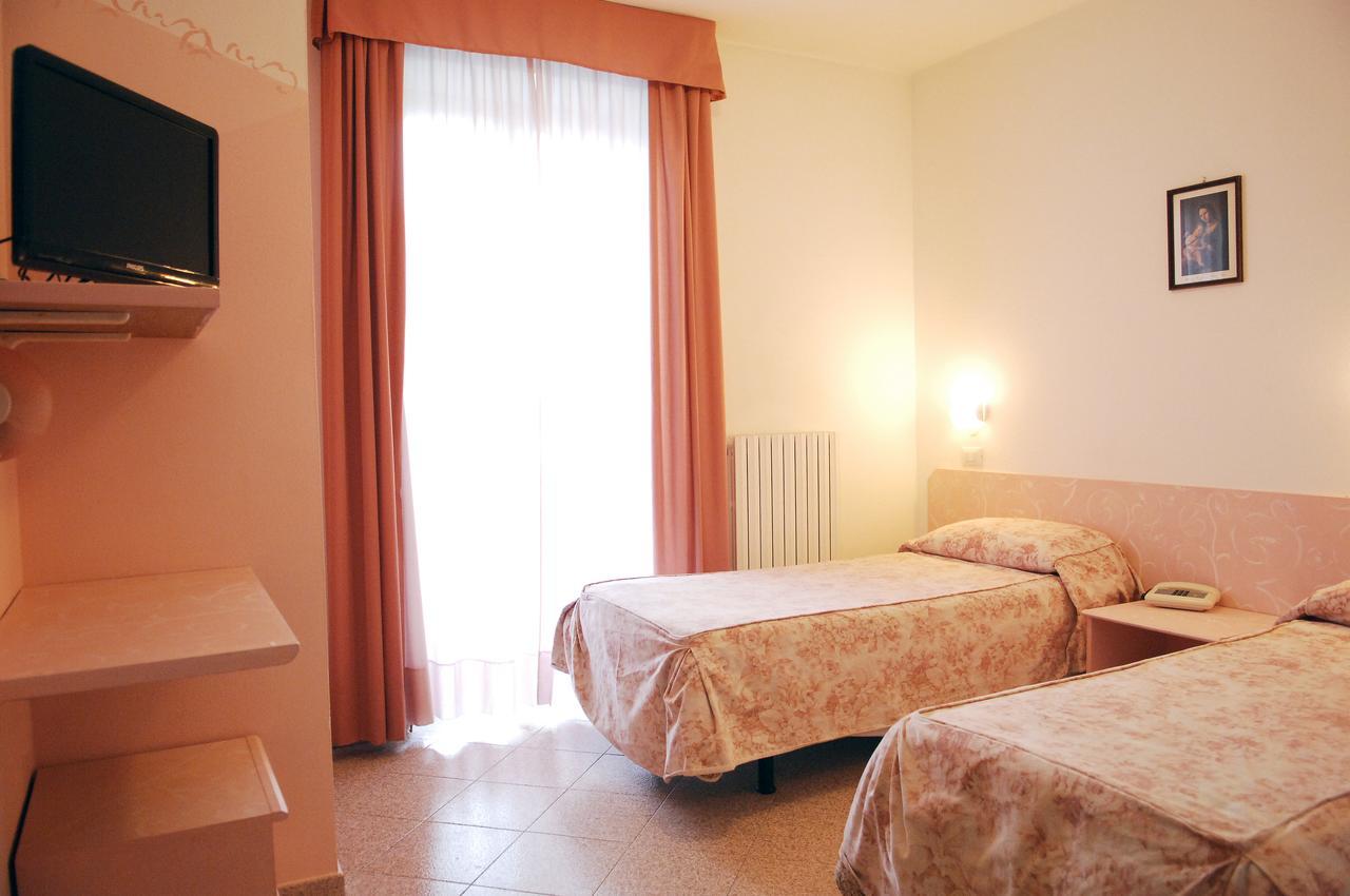 Hotel Piemontese Imperia Εξωτερικό φωτογραφία