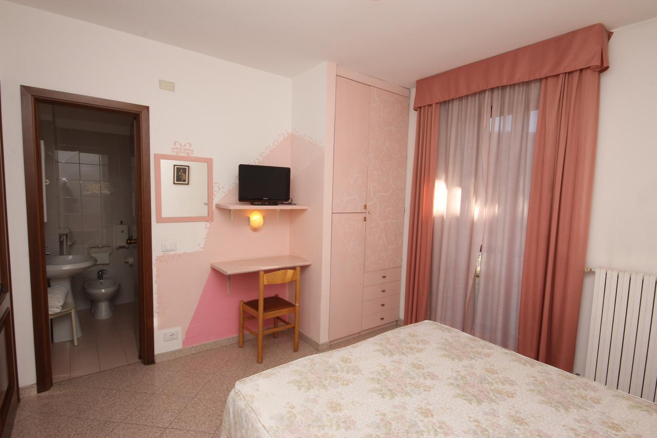 Hotel Piemontese Imperia Εξωτερικό φωτογραφία