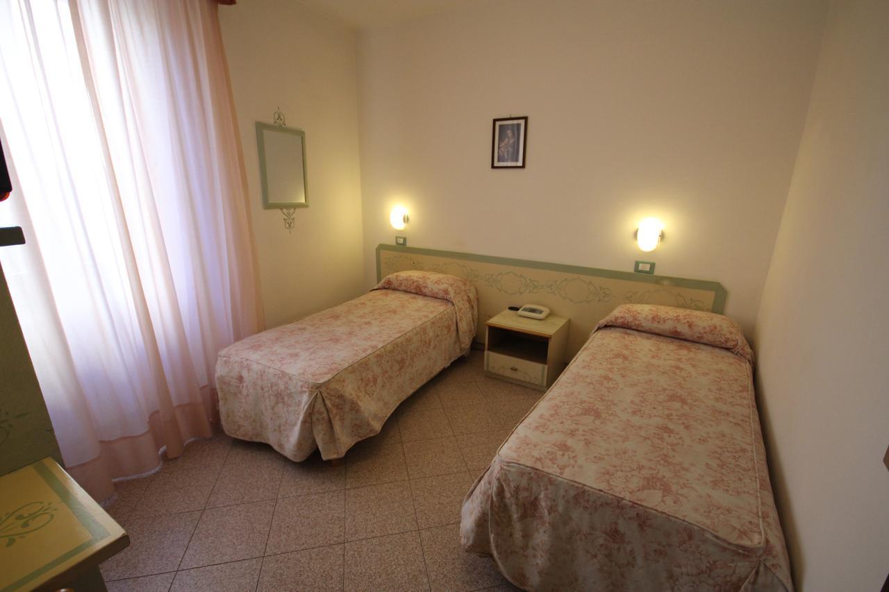 Hotel Piemontese Imperia Εξωτερικό φωτογραφία